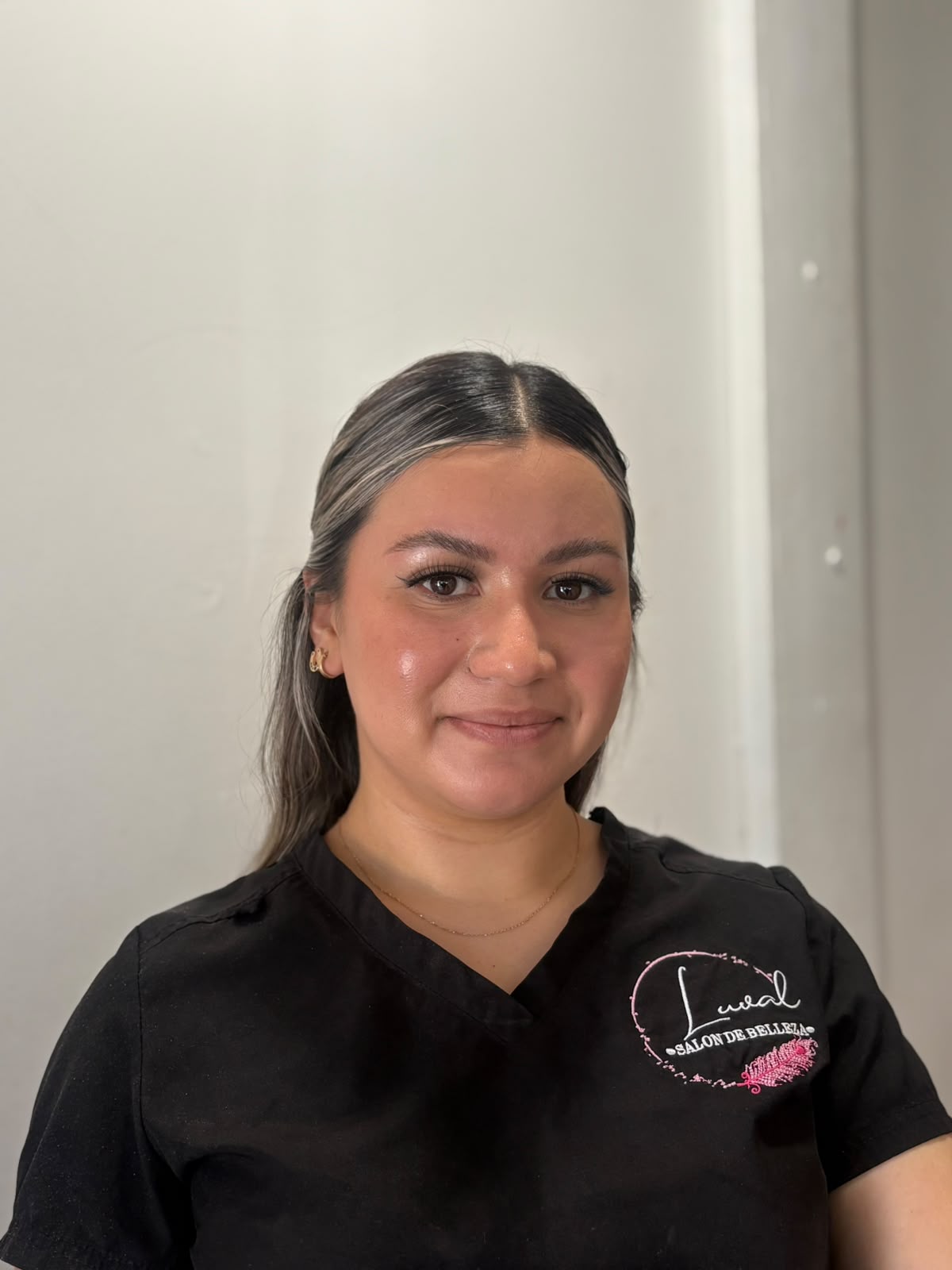 Litzy, profesional de Luval Salón de Belleza