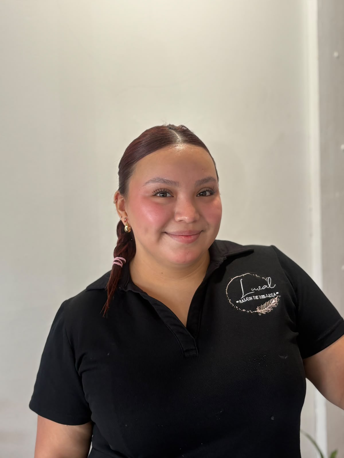 Clara, profesional de Luval Salón de Belleza